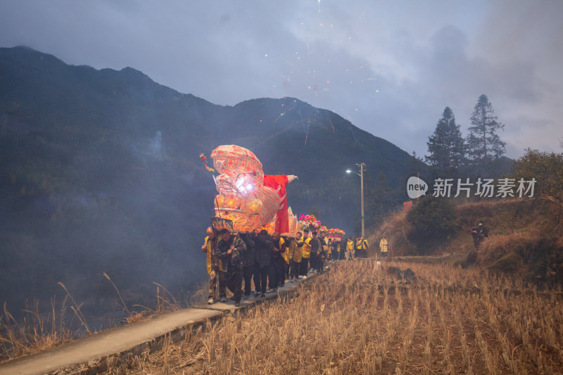 浙江云和沙铺插花板凳龙非遗文化民俗舞龙灯