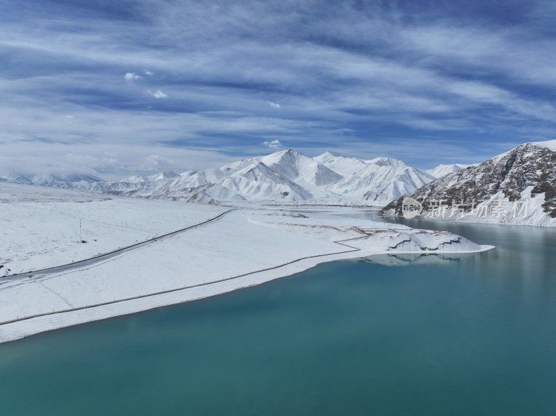 新疆帕米尔高原昆仑雪山白沙湖航拍