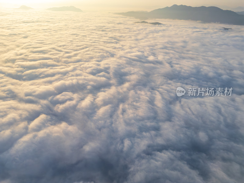 航拍山峦云海