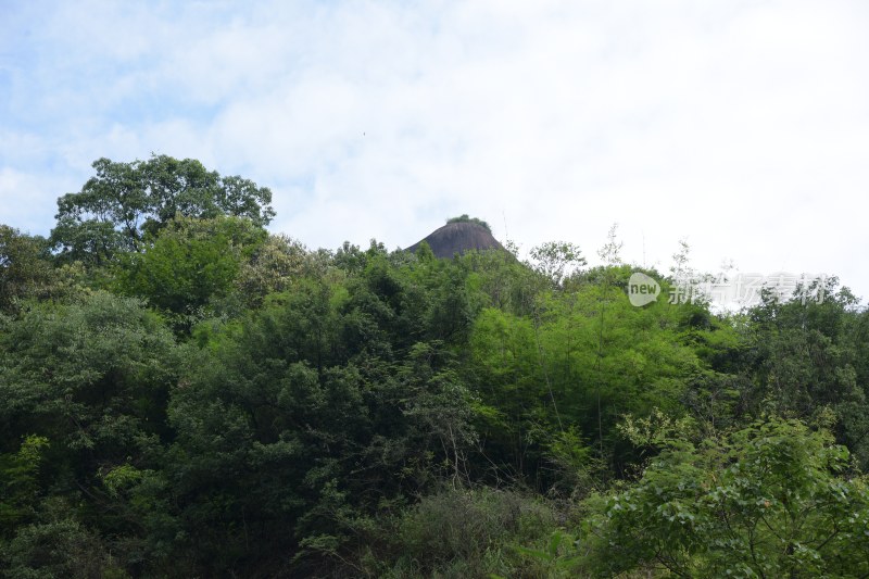 广东韶关：丹霞山阳元石景区