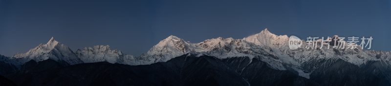 梅里雪山蓝调时刻