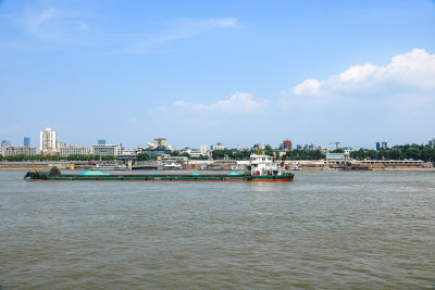 湖北武汉长江江滩沿线风景