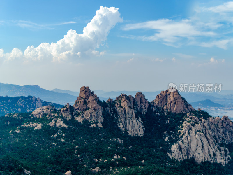 青岛崂山蓝天白云与青山