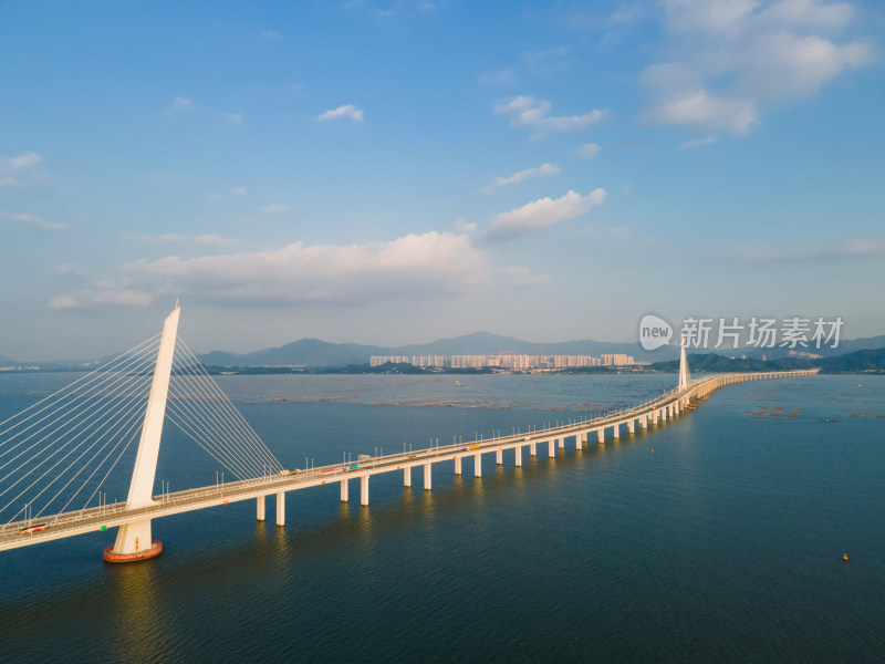 航拍广东深圳湾大桥夕阳风光 跨海大桥