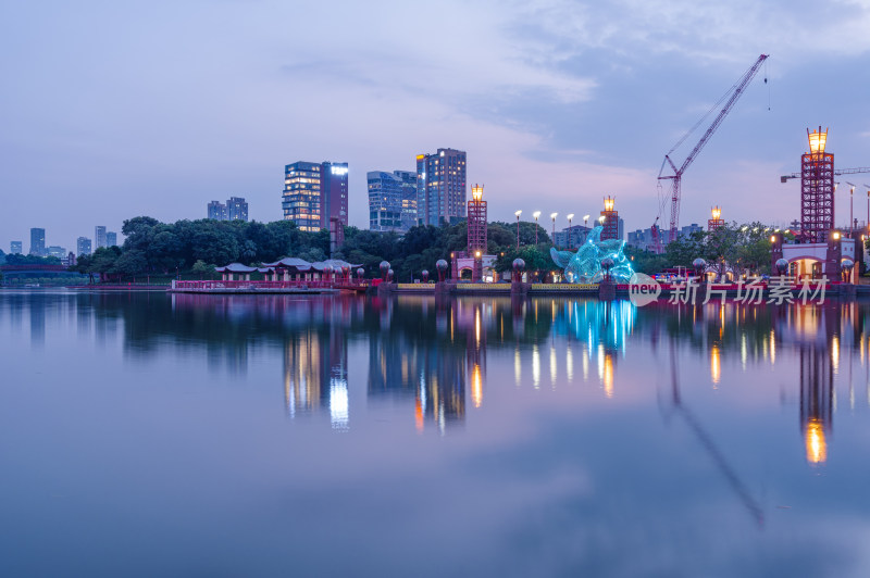 佛山千灯湖公园城市摩天大楼建筑夜景灯光