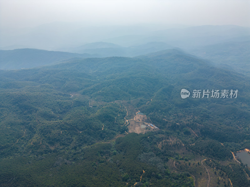 航拍山顶牧场田园风光