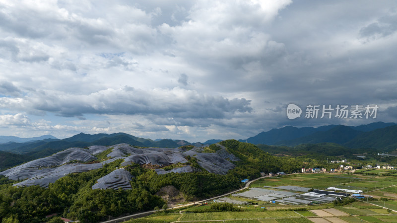 航拍大型的光伏发电基地，高兴科技能源产业