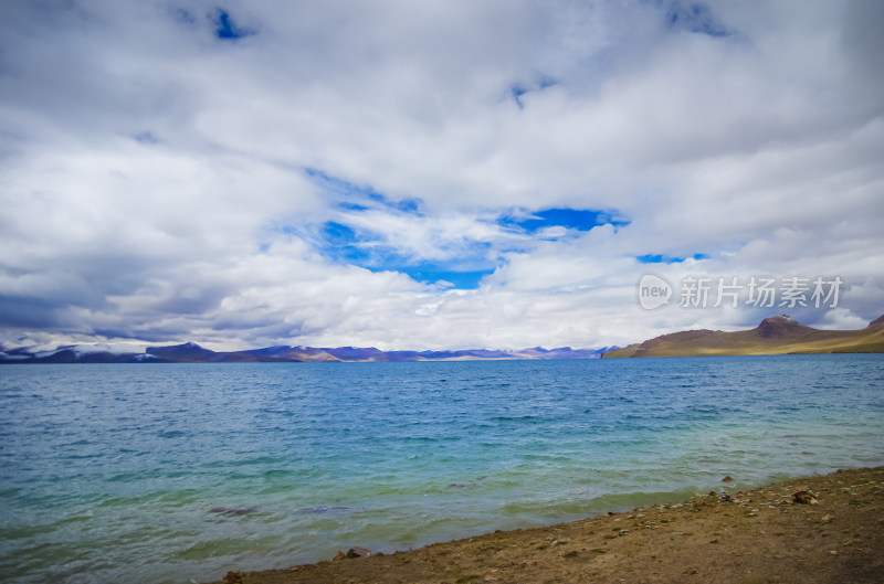 西藏山南普莫庸措山水自然风景