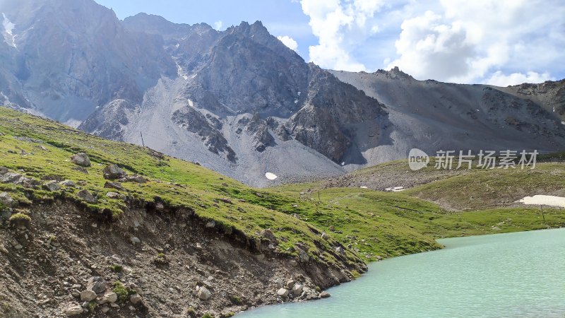 高山湖泊自然风光