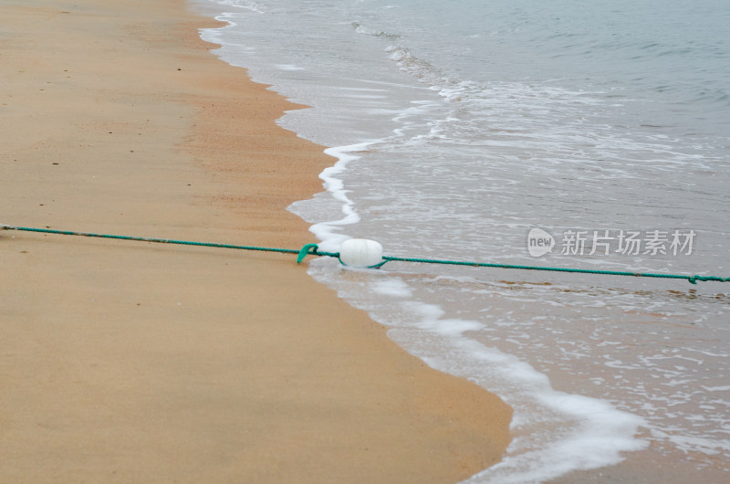 中国青岛第一海水浴场海滩防鲨网