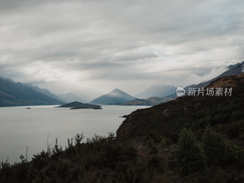 新西兰山顶远眺湖景 最高峰