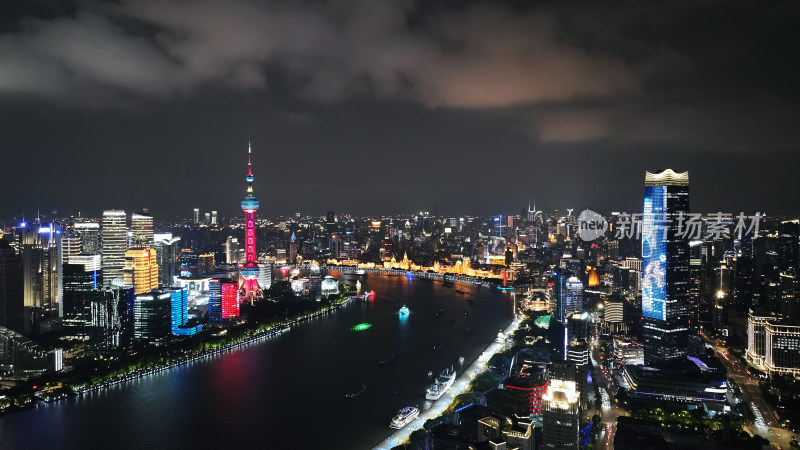 上海黄浦江畔璀璨夜景城市建筑群