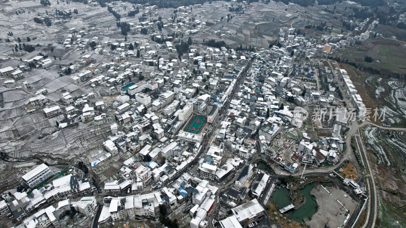 寒潮冬天下雪的大峡谷田野