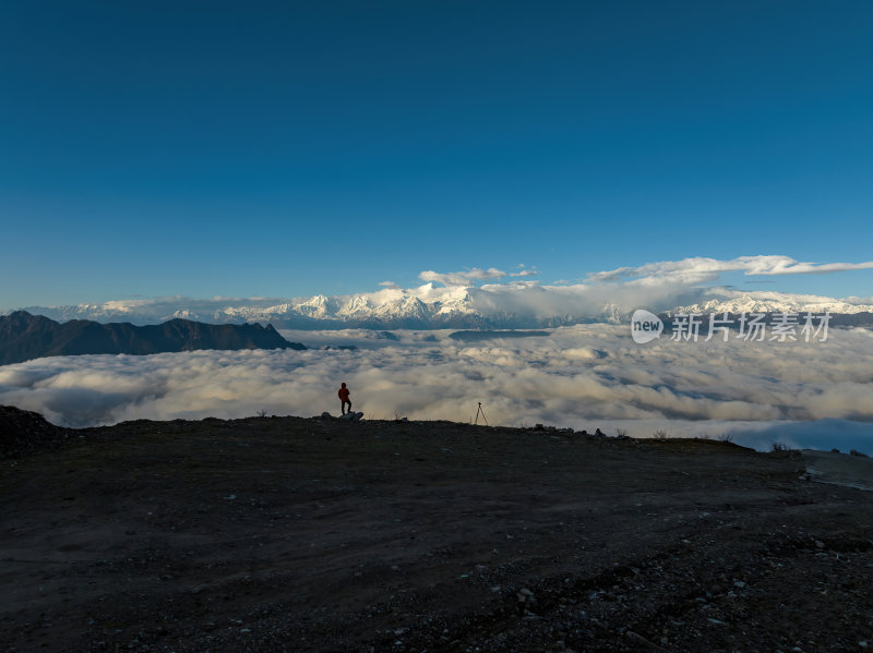 四川雅安牛背山云海云瀑贡嘎雪山高空航拍