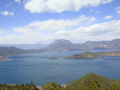 泸沽湖与女神山