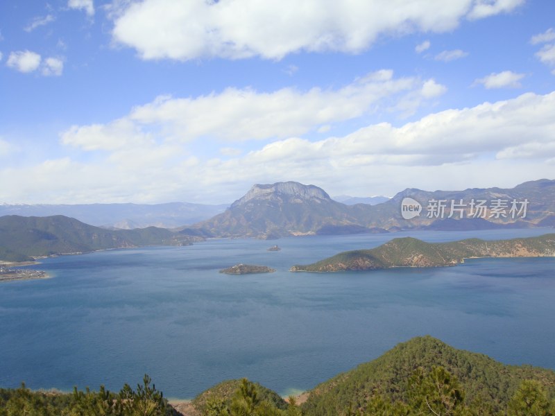 泸沽湖与女神山