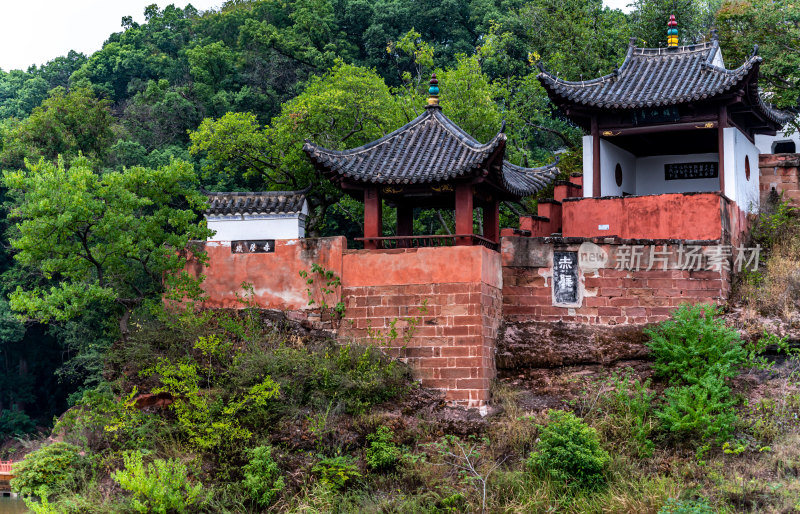 湖北黄冈东坡赤壁建筑倒影景观