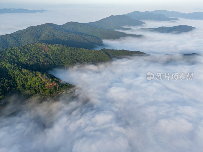 航拍山峦云海