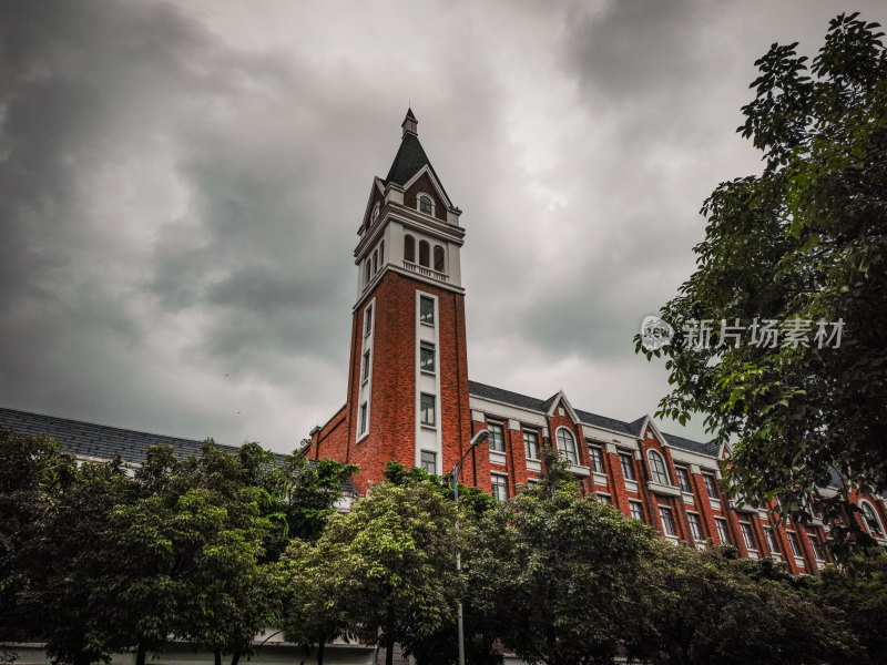 佛山市美伦国际学校的欧式建筑教学楼