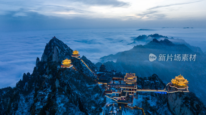 洛阳老君山金顶建筑群雪后云海自然风景