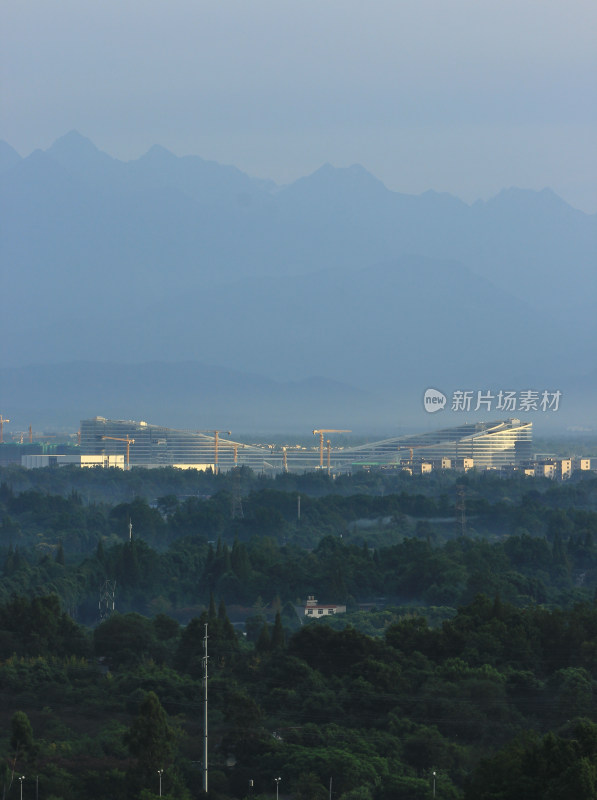 晨光中的四川省成都市郊区风光