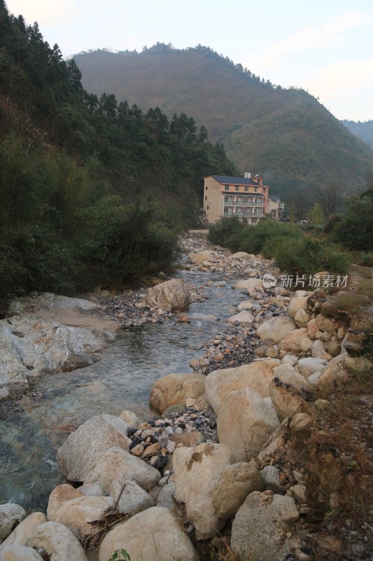 山间 溪水 灵动