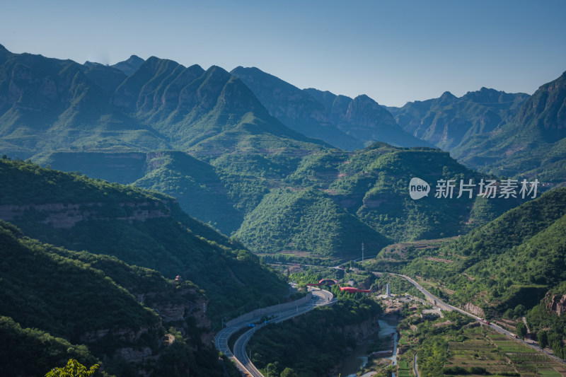 贯穿太行山高速公路山川自然风景