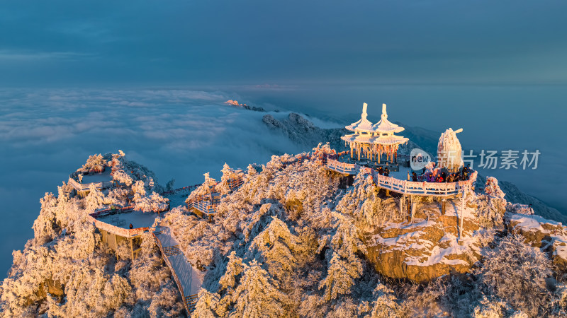 河南老君山清晨雪后云海日出航拍