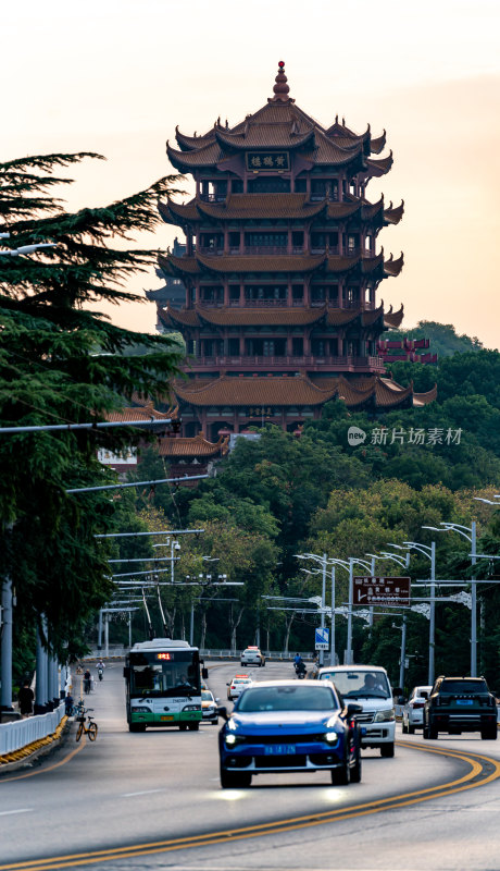 黄昏夕阳晚霞中的武汉长江大桥黄鹤楼景观