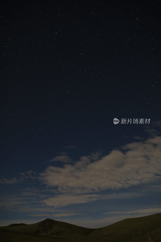 318川西新都桥高山上的夜晚星空