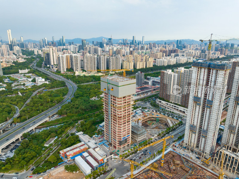 建筑群和城市高架路