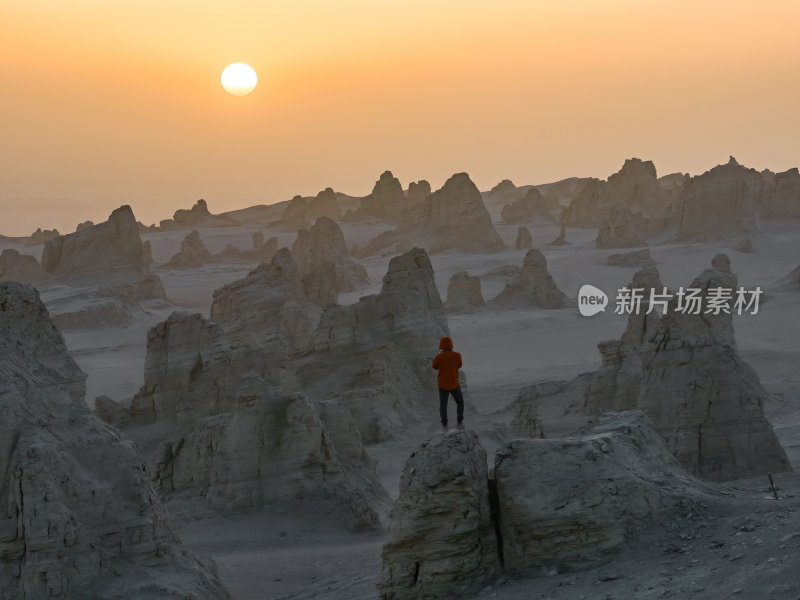 青海海西州俄博梁无人区戈壁滩上的奇特地貌