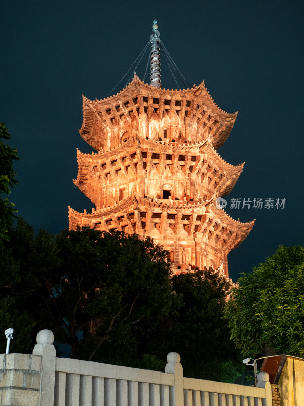 福建泉州开元寺东塔夜景