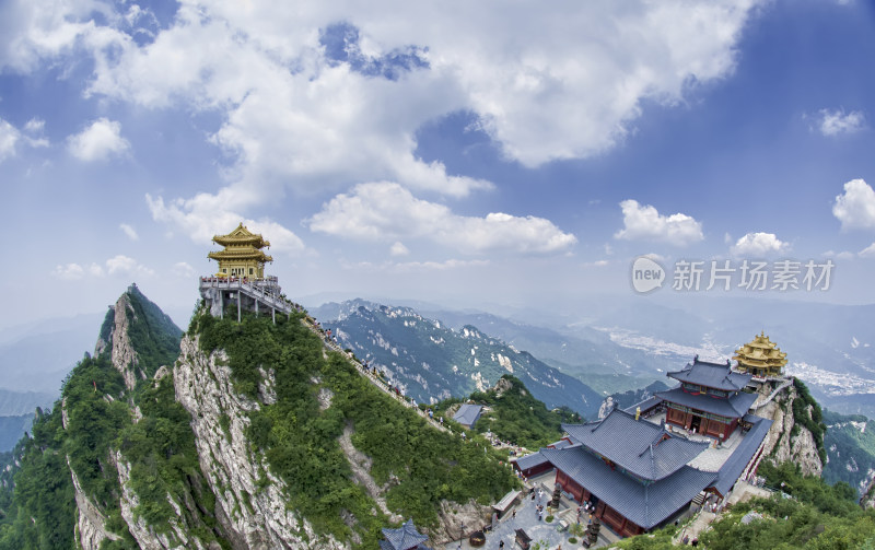 夏季白天洛阳老君山金顶风光