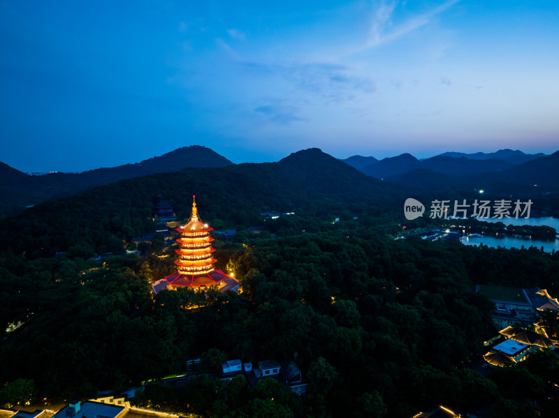 中国杭州西湖雷峰塔夜景