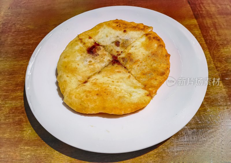 盘子里的红糖馅饼