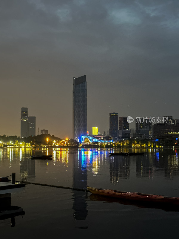 成都兴隆湖城市风光夜景天际线