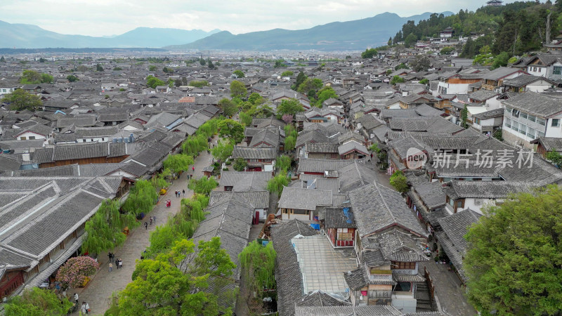 航拍云南丽江古城玉河广场丽江古城