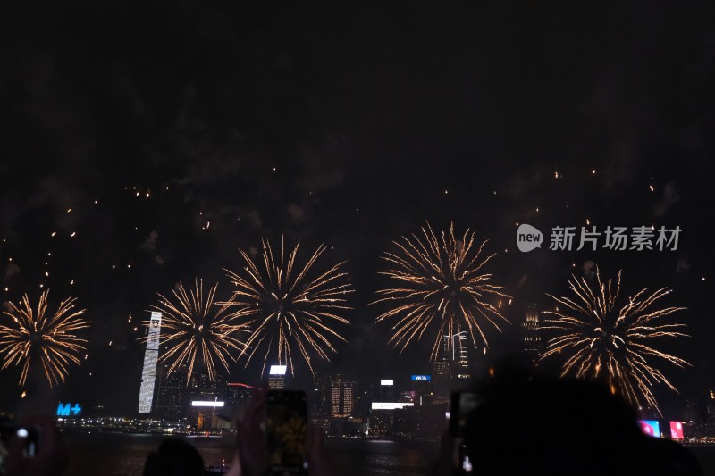 香港城市夜空烟花观赏场景