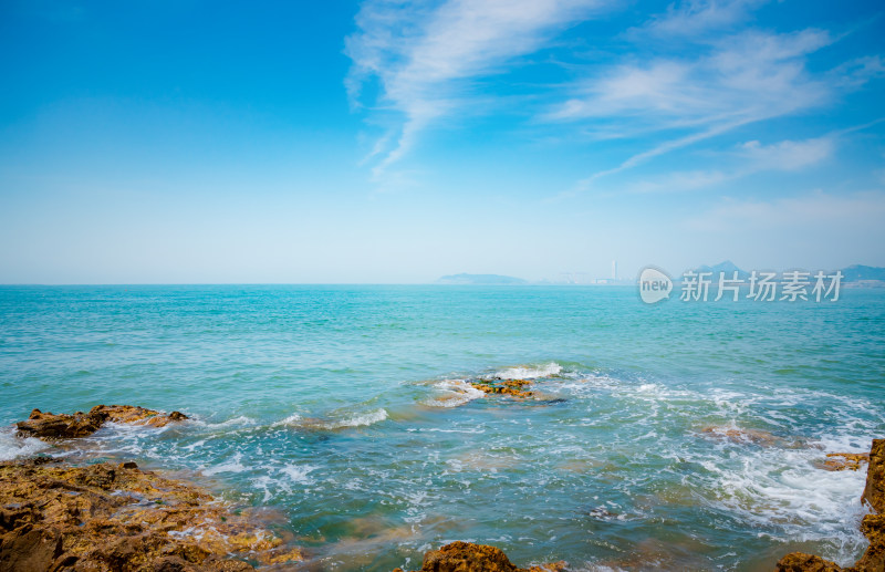 海浪礁石大海海岸线