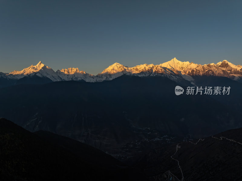 云南香格里拉梅里雪山飞来寺高空航拍