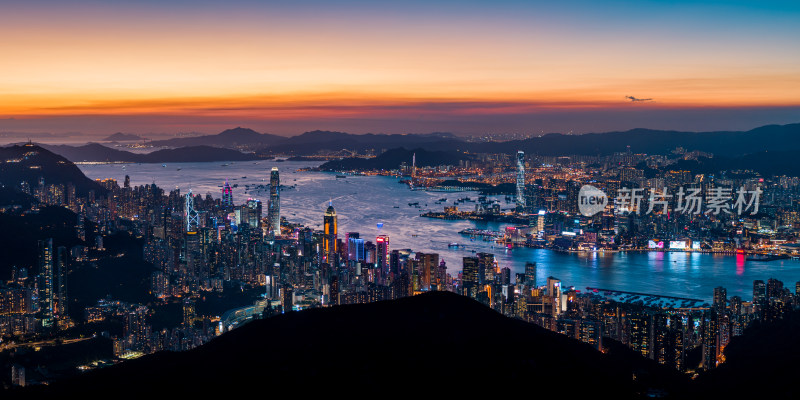 香港维多利亚港城市蓝调全景