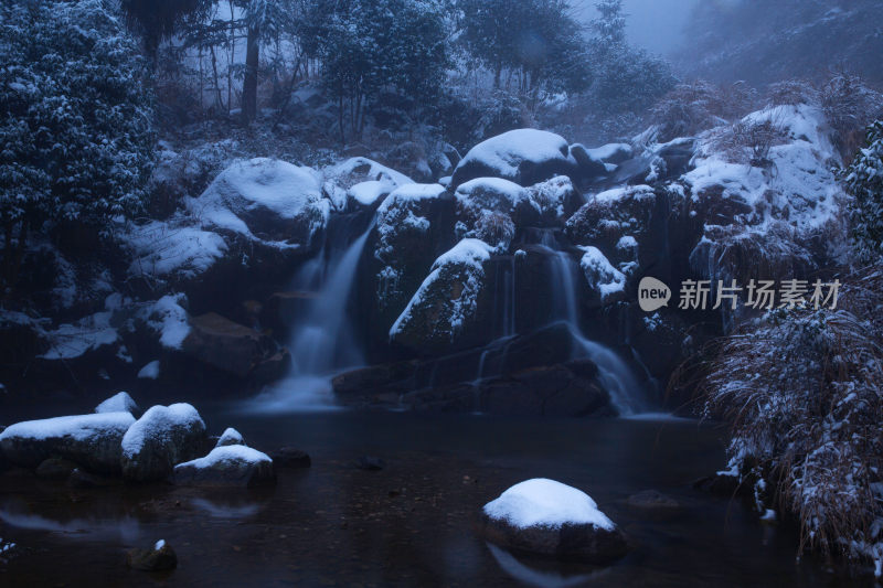 雪后的山村