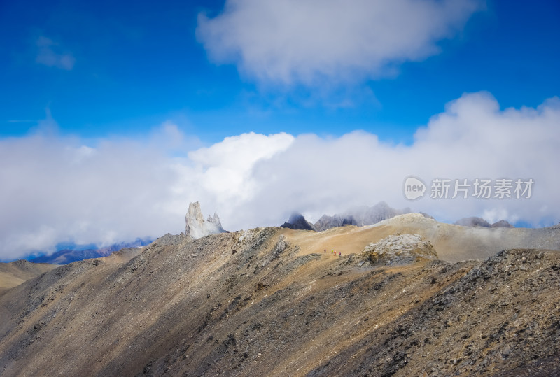 荒凉山峰山脉山脊