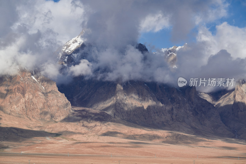 帕米尔高原的雪山