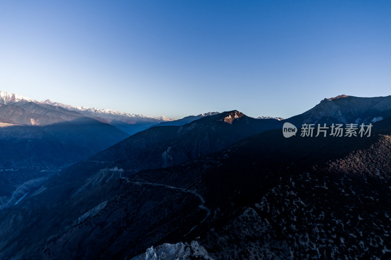 云南梅里雪山雨崩村雪景