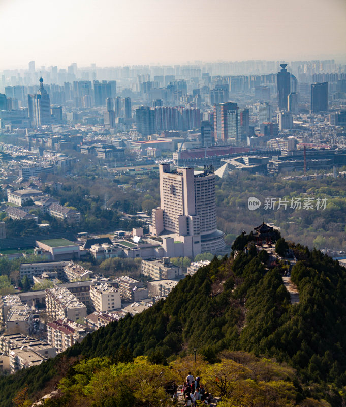 远眺千佛山与济南城