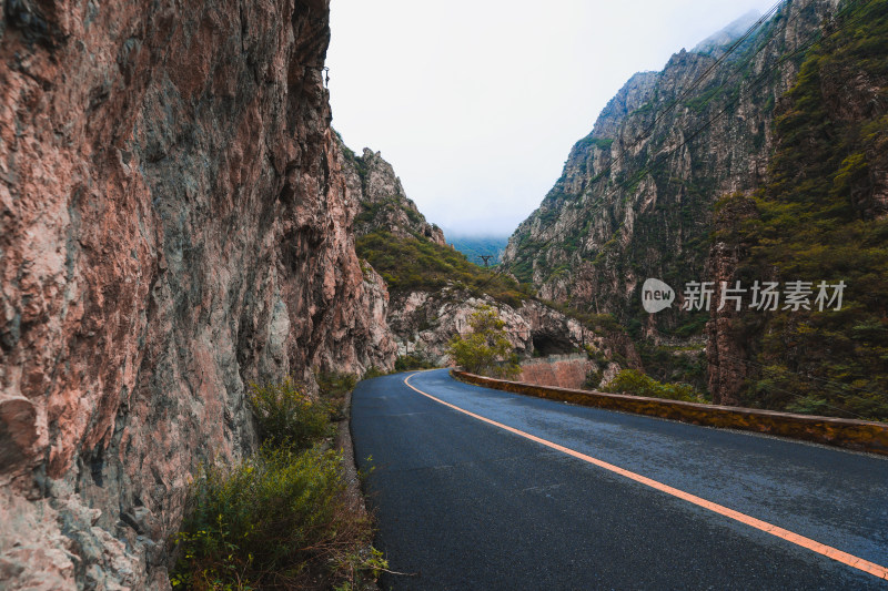 大山中的自然风景