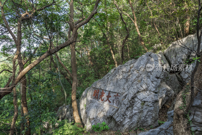 航拍杭州凤凰山景区月岩石灰岩石林