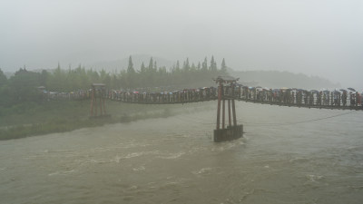 成都都江堰景区雨季的风景及游客